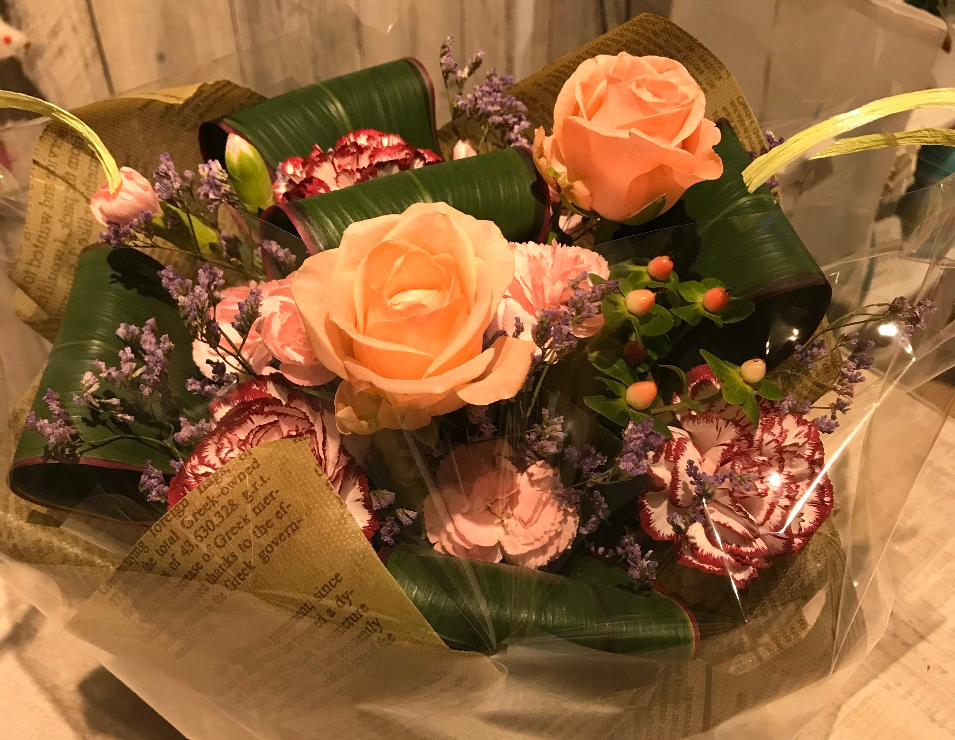 奈良の花屋ではスタッフがプレゼント選びのお手伝いをします